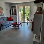 Rez De Jardin Zen, 50 M2, Aux Portes De L Esterel Et Proche Mer, Parking Gratuit